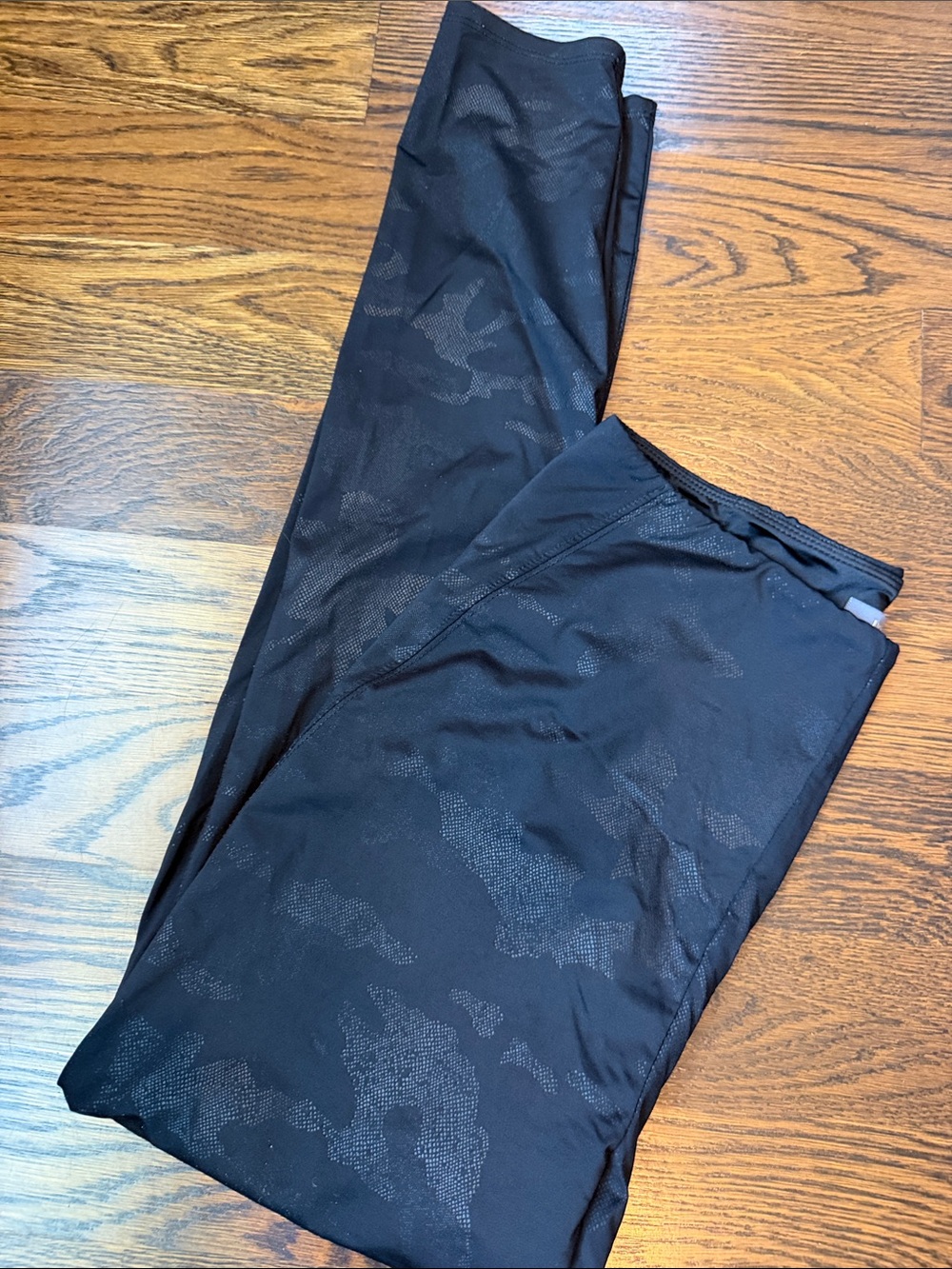 Lysse Black Leggings with subtle camo print